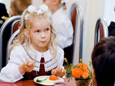 Кого будут кормить бесплатно в киевских школах в будущем учебном году