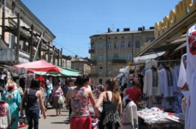 Обновить гардероб к лету: за купальник просят от 400 грн, а платье с вышивкой обойдется в 2 тыс