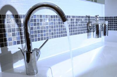 Почему вода для украинцев стоит теперь так дорого