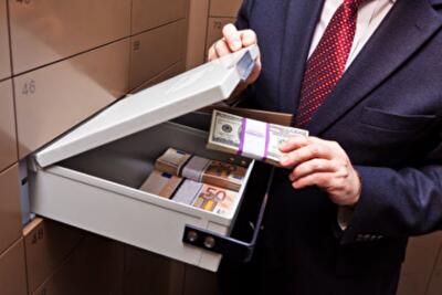 Сберечь заработанное. Можно ли доверять банковским ячейкам?