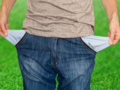 Реальная зарплата украинцев за месяц снизилась на 9,2%