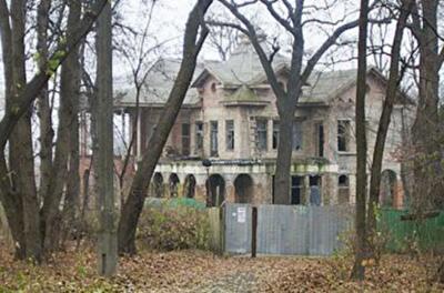 В столичном парке обрушилась дача Хрущева