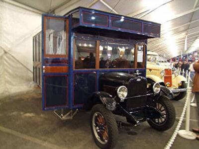 10 самых оригинальных домов, сделанных из машин