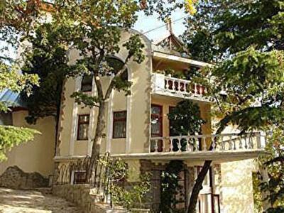 Українці скуповують дешеві дачі поблизу Севастополя