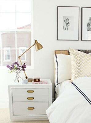 Золотые акценты в интерьере спальни