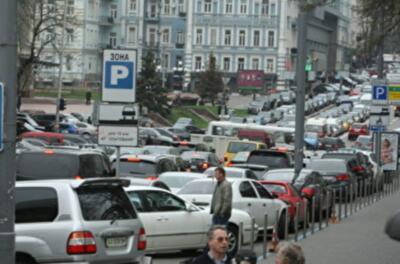 В Киеве узаконили работу 8 новых парковок