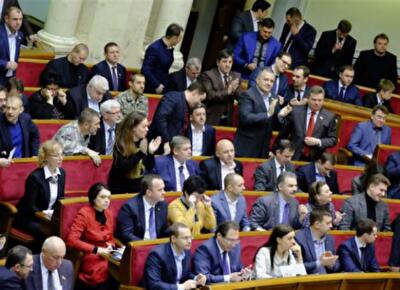 Депутатам повысили зарплату втрое