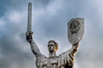 Закон о смене советских названий: украинцам придется менять паспорта и платить за новые фасады зданий