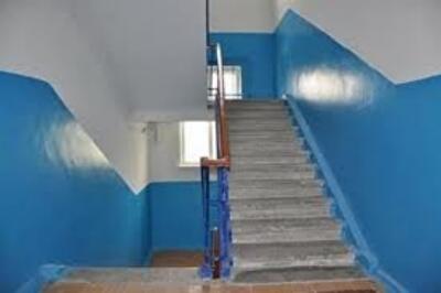 Киевлянам предлагают самостоятельно ремонтировать подъезды