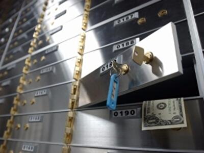 Начали грабить уже и депозитные ячейки украинцев 