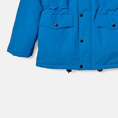 Как ухаживать за верхней одеждой и хранить её в тёплое время года