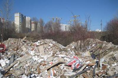 Крупнейшие стихийные свалки Киева: под мусором оказалась историческая гора, а в хламе находят гранаты 