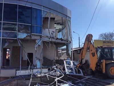 Руины снесенного в Симферополе торгового центра пообещали убрать до конца недели