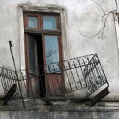 В жилых домах Харькова насчитали более тысячи аварийных балконов