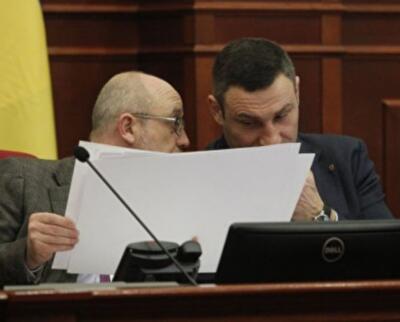 Киевраду оттирают от землеотвода