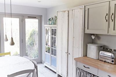 Дом в серо-бело-пыльном исполнении