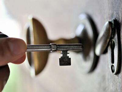 Двум жителям Крыма дали тюремные сроки за продажу чужих квартир