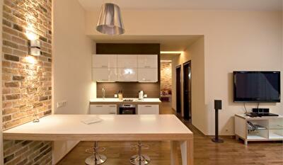 Маленькая квартира в Киеве: два образа, два решения