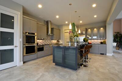 Кухня в стиле хай-тек