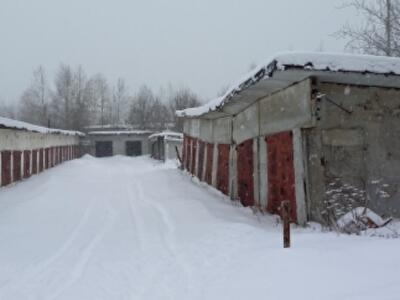 В Киеве начали сносить гаражи-самострои