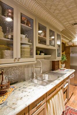 Какие стекла выбрать для кухонных шкафов?