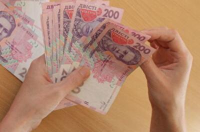 Украинцы стали зарабатывать больше, а купить могут все меньше 