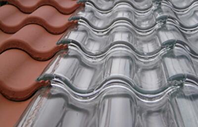Стеклянная черепица – новый способ использовать энергию солнца по максимуму