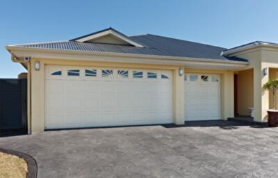 Секционные ворота: компактность и эффективность