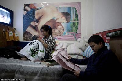 Бедным жителям Пекина приходится искать жилье под землей. Фото