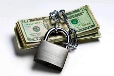 Стрижка по-особому: депозиты украинцев конфискуют