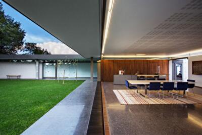 Одноэтажный роскошный особняк в Африке