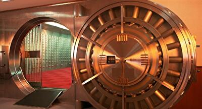 Банковский кризис: миллиардные убытки и забитые матрасы