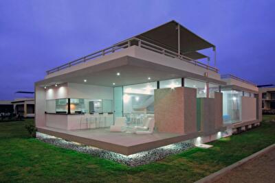 Бассейн на крыше дома в Перу