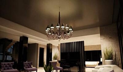 Как правильно оформить темный потолок в интерьере