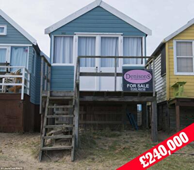 В Великобритании хибарка на пляже продается по цене приличного дома. Фото