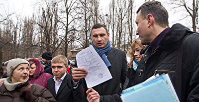 Віталій Кличко: «Поки ми ретельно не вивчимо всі дозвільні документи, будівництва на Волгоградській не буде»
