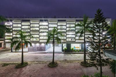 Офис с огородом на фасаде