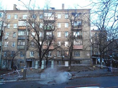 Пострадавшей от 10-метрового "гейзера" киевской шестиэтажке обещают компенсацию. Фото