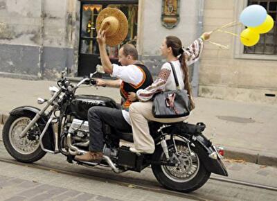 Украинцы надеются на чудо, но в помощь Запада не верят