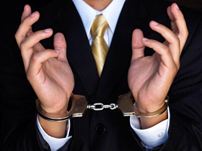 Из-под стражи сбежал подозреваемый в торговле "липовыми" магазинами на Крещатике