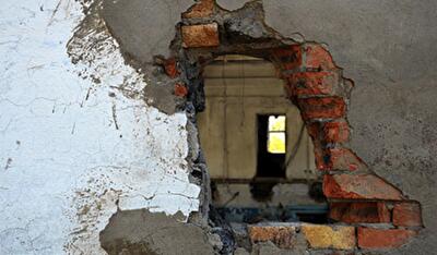 Как и чем заделать дырку в стене