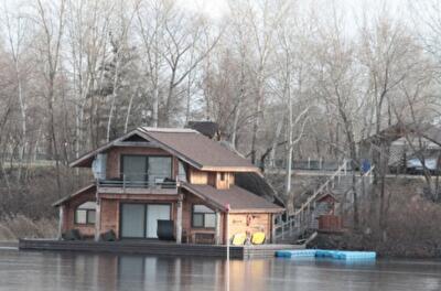 Кличко привезет новорожденную дочь в дом на Днепре 