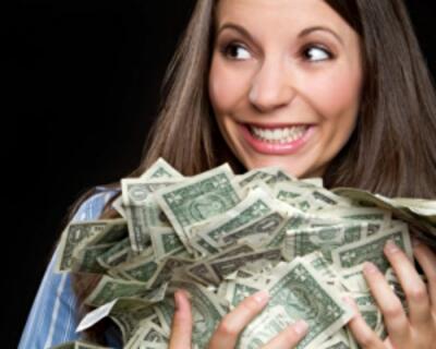 Зарплату в долларах получают программисты, риэлторы и юристы