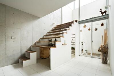 Японские хитрости: мастерская под лестницей