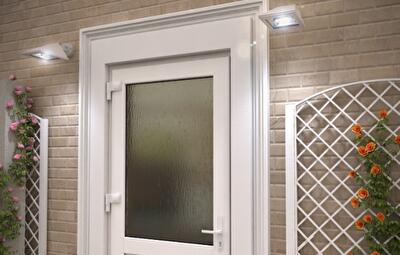 Монтаж пластиковых дверей в квартире