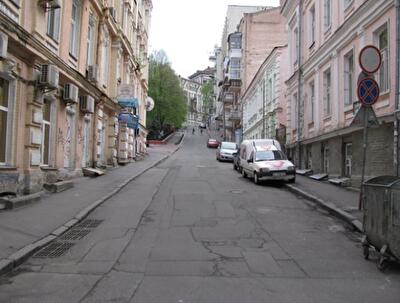 Як у Києві помирає «найфантастичніша вулиця в світі». Фото