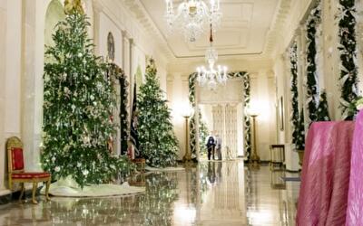 Новогодний декор Белого дома: Мишель Обама украсила президентскую резиденцию. Фото