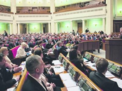 Кредиты украинцев переведут в гривну 