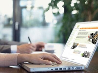 Украинцы развлекаются в соцсетях на работе