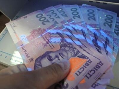 В Киев завозят поддельную гривну с Донбасса